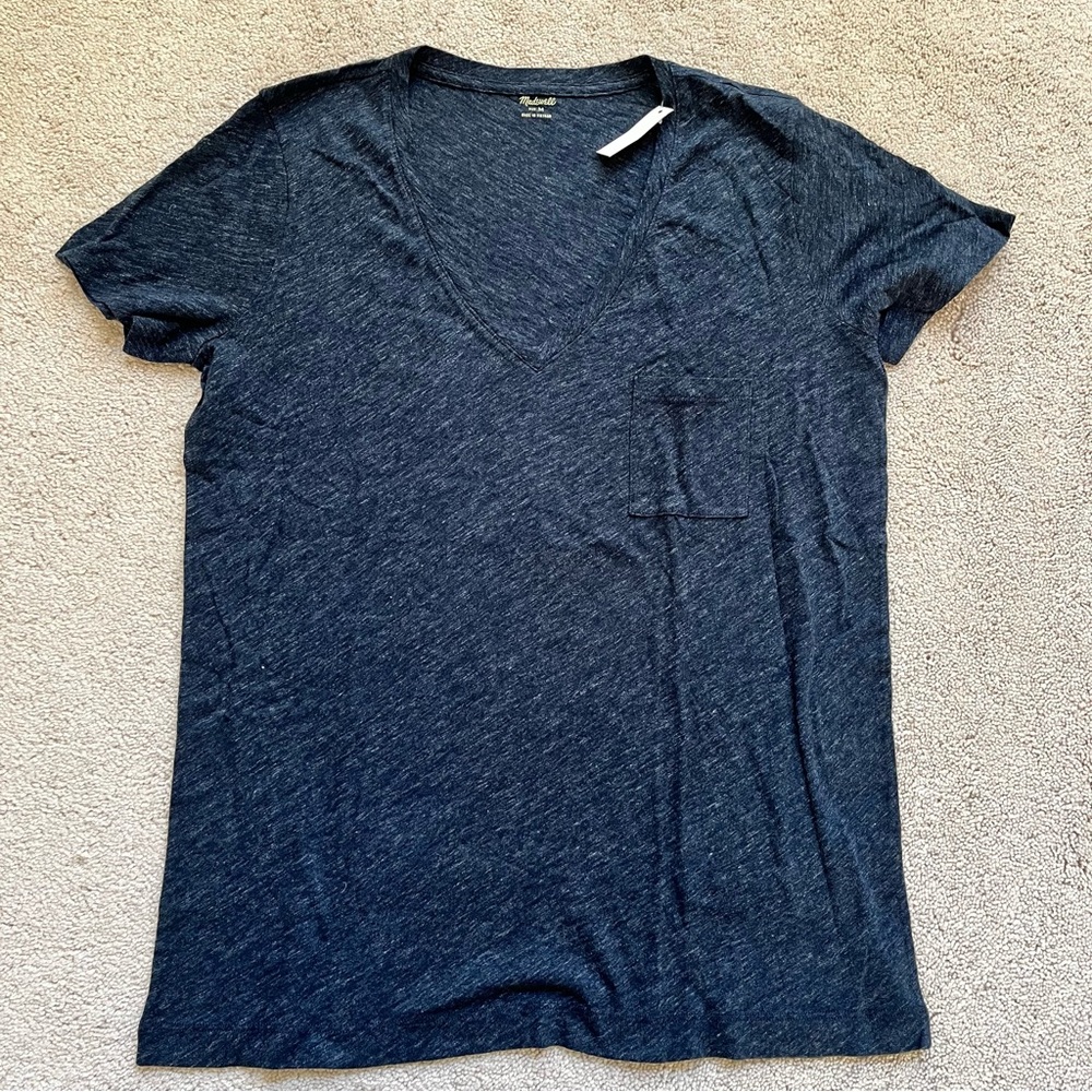 SOLD on Ⓜ️! New Madewell V-Neck T-Shirt M
